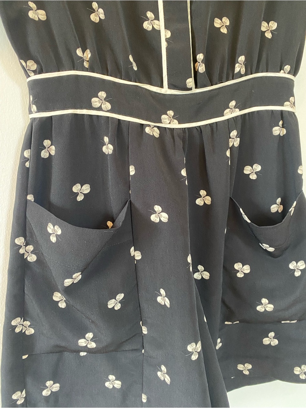 Whistles Women’s Silk Trim Black Romper w/Whimsical Cream Floral Design size 4 - Picture 2 of 8